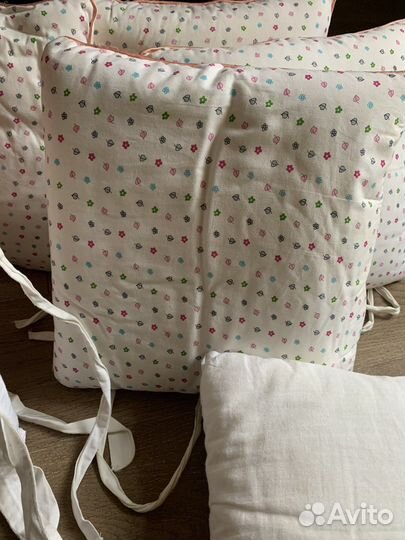 Бампер на кроватку в виде подушечек