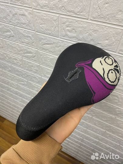 Седло Sanday creepy sweeper