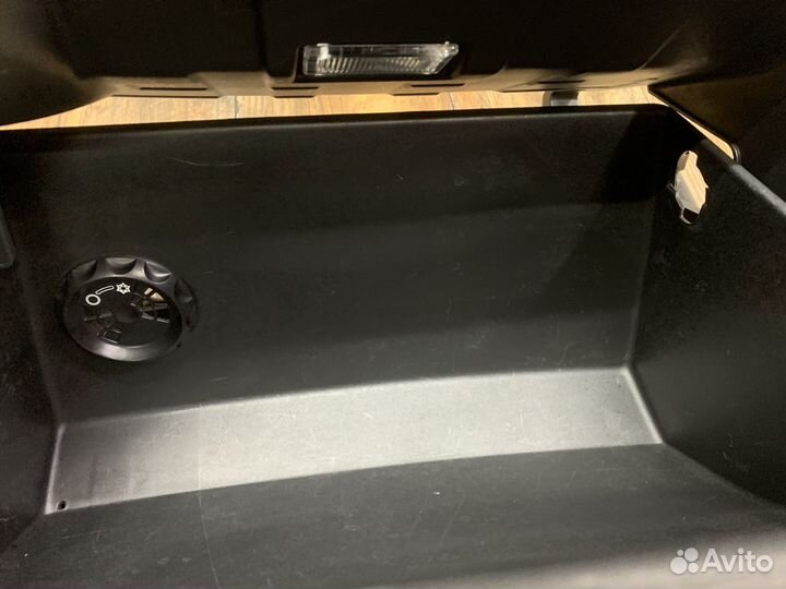 Kia Ceed Крышка (дверца) бардачка