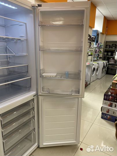 Холодильник-морозильник Haier C2F636cwrg