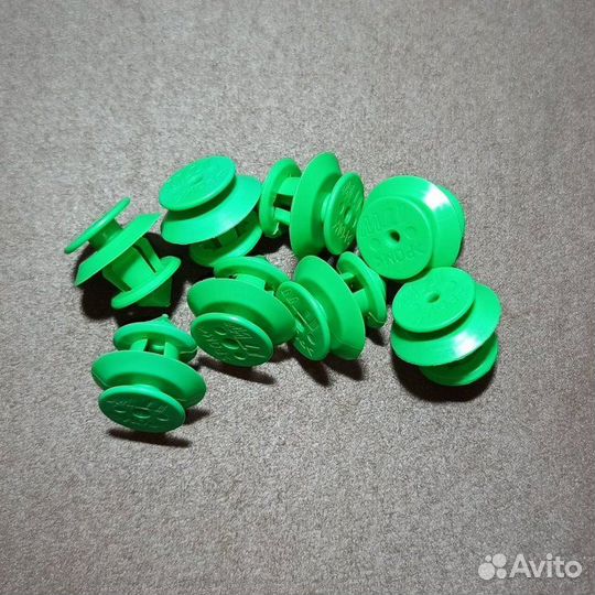 Клипса зеленая Mercedes-Benz Actros Axor Atego