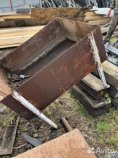 Бак на стойках