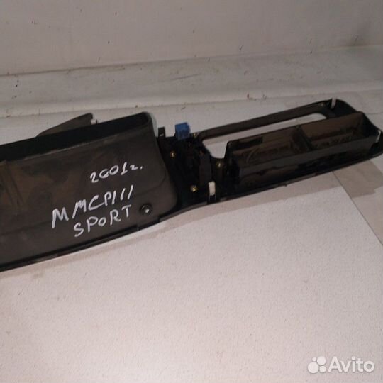 Передняя консоль Mitsubishi Pajero Sport