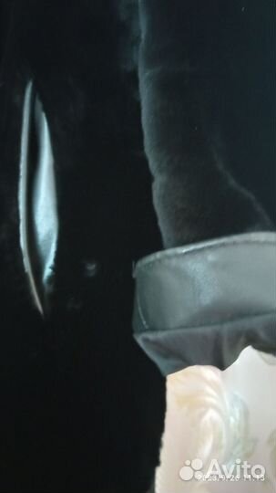 Шуба,мутонавая воротник чернобурка