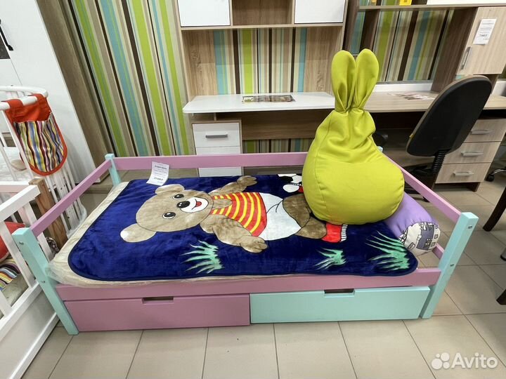 Кровать для девочки массив