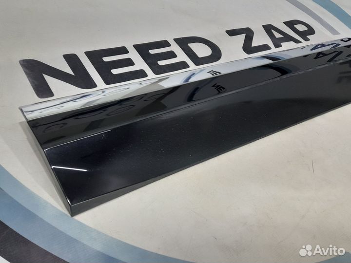 Накладка передней левой двери VW Touareg 3