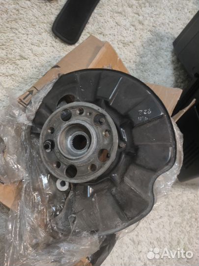 Кулак w222 задний правый в сборе со ступицей