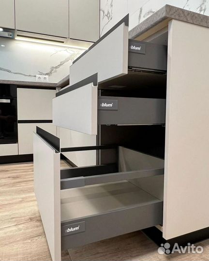 Кухонный гарнитур на заказ от фабрики