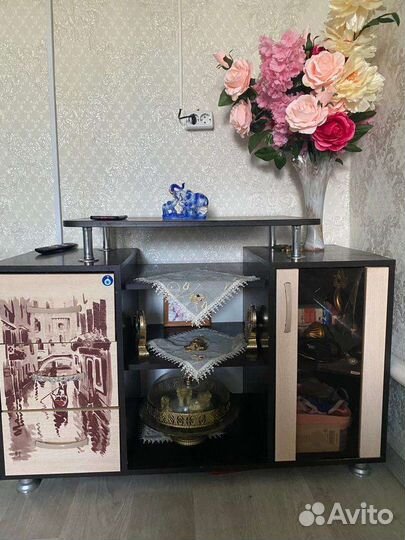 Столик под телевизор