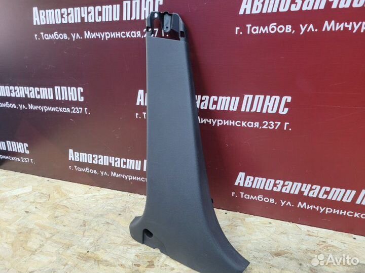 Обшивка средней стойки левая Renault Logan