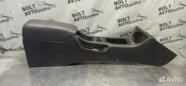 Консоль между сидениями (подлокотник) Toyota