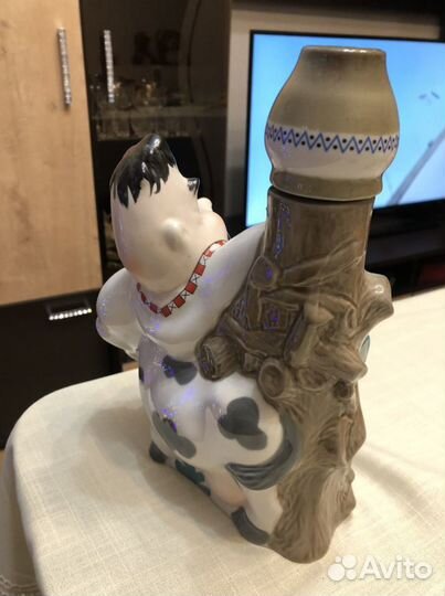 Бутылка в форме статуэтки