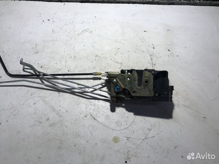 Замок двери передней правой Ssang Yong Rexton 1