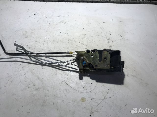 Замок двери передней правой Ssang Yong Rexton 1