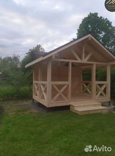 Беседка деревянная на сваях