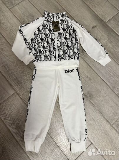 Костюм для девочки. Спортивный. Костюм dior