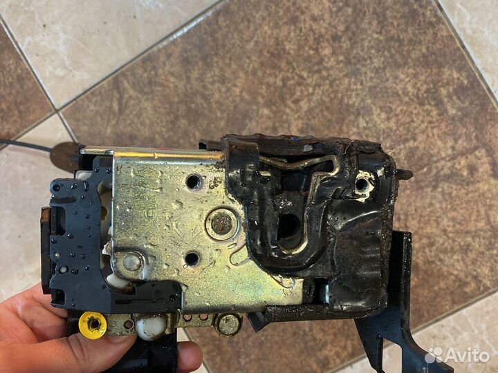 Замок двери задний правый Ford Fusion 1