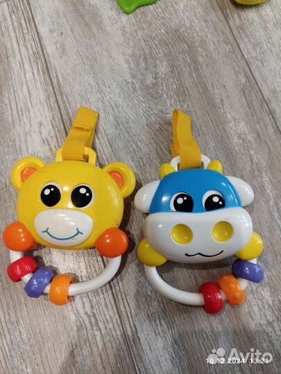 Развивающие игрушки для малышей пакетом