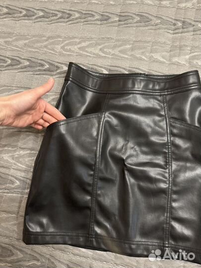 Юбку из экокожи HM