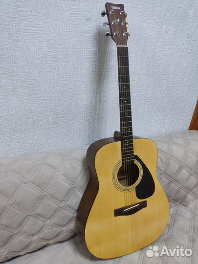 Акустическая гитара yamaha