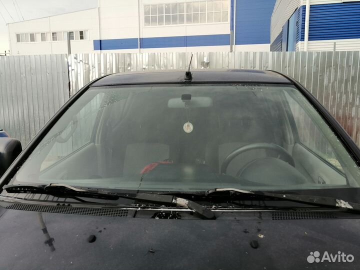 Лобовое стекло Mitsubishi l200