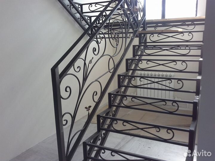 Лестница на металлокаркасе