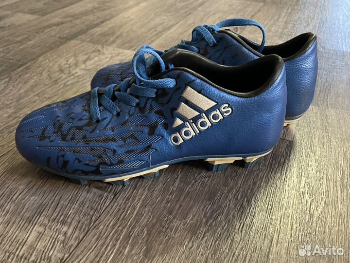 Футбольные бутсы adidas