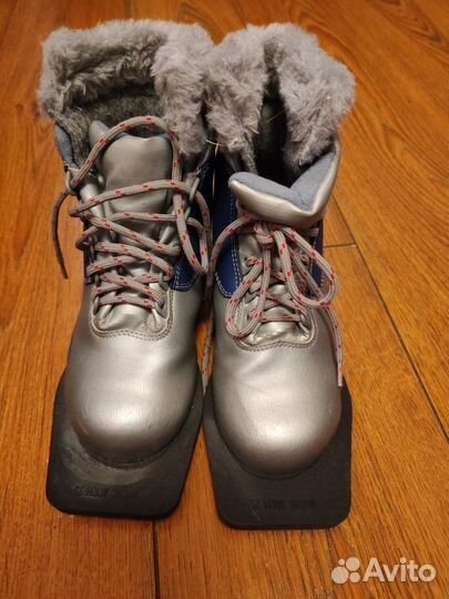 Лыжные ботинки детские Skilom 32 р