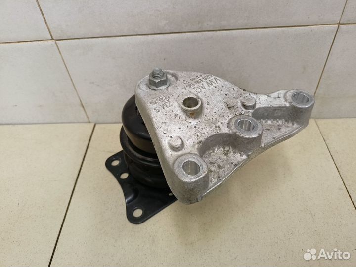 Опора двигателя правая A1 2010
