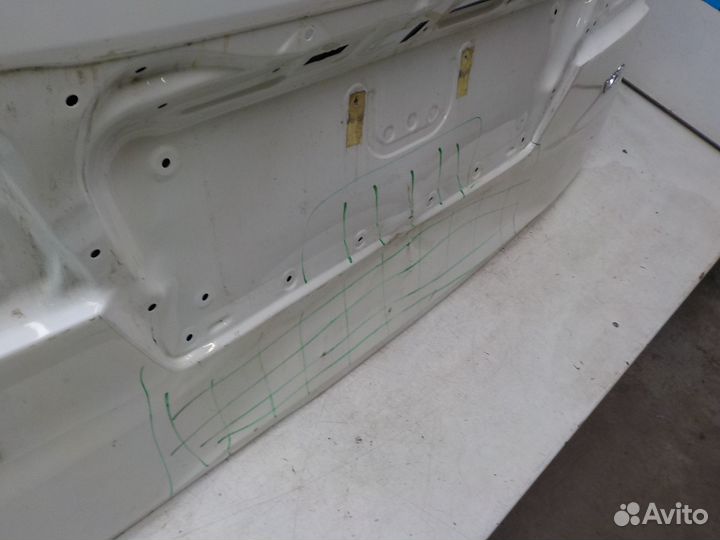 Дверь багажника Toyota Hiace