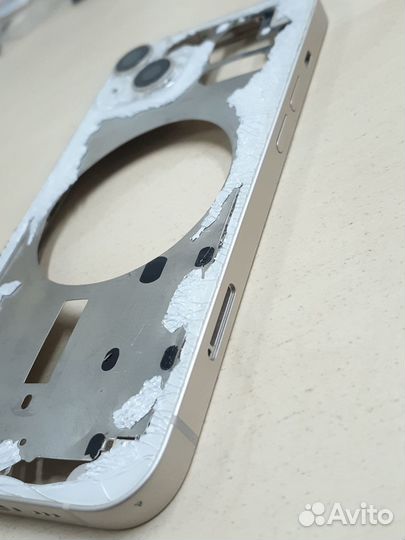 iPhone 13 в разборе на запчасти