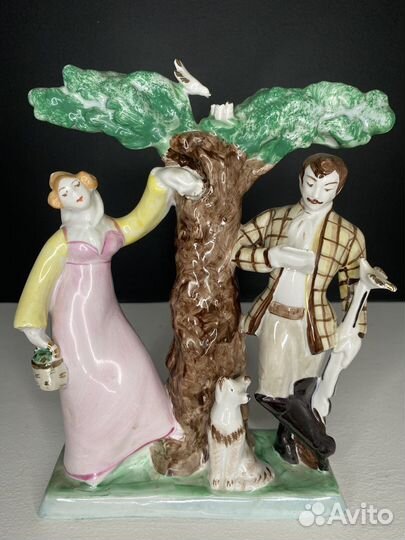 Фарфоровая статуэтка Барышня -крестьянка