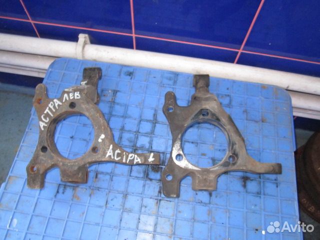 Кулак поворотный левый Opel Astra H, Zafira B