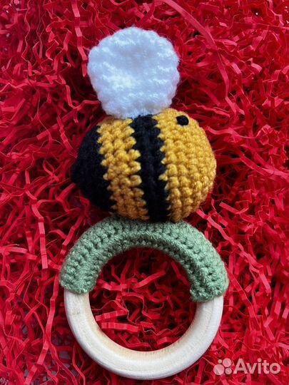 Деревянный прорезыватель с погремушкой