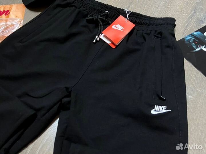 Спортивные штаны Nike