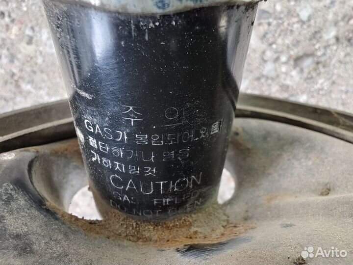 Передние амортизаторы 