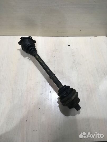 Полуось передняя левая Пассат Б5+ 1.8I МКПП