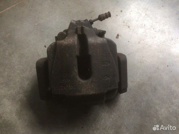 Суппорт передний передний правый Bmw 5-Series F10