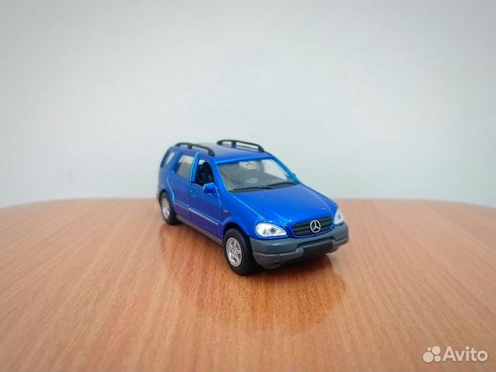Mercedes-Benz ML 320 (масштабная модель 1/32)