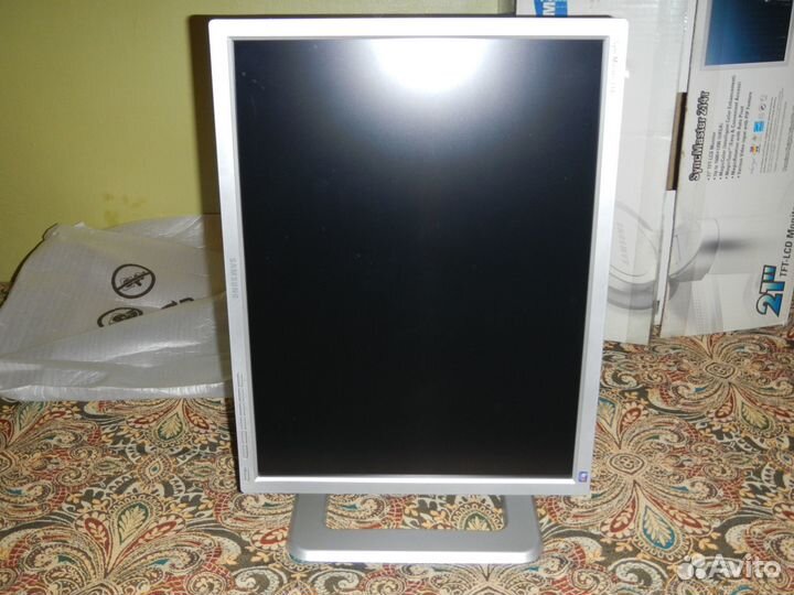 LCD монитор 21