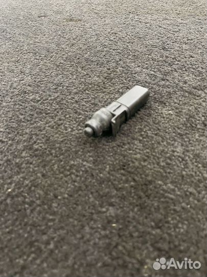 Кнопка лючка бензобака VW passat b7 606809986