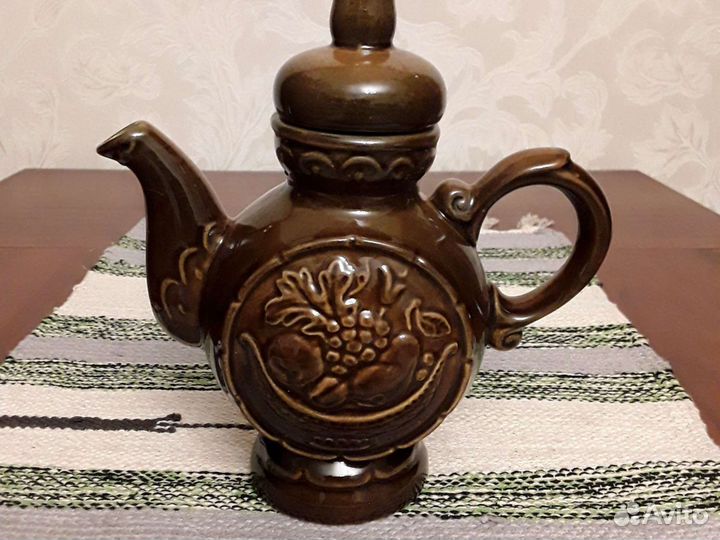 Керамические чайники разные