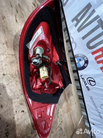 Задний фонарь на toyota rav4 a30