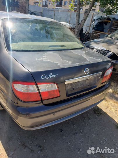 Крышка дверь багажника nissan cefiro a33