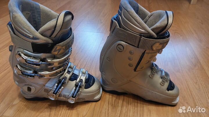 Горнолыжные ботинки женские
