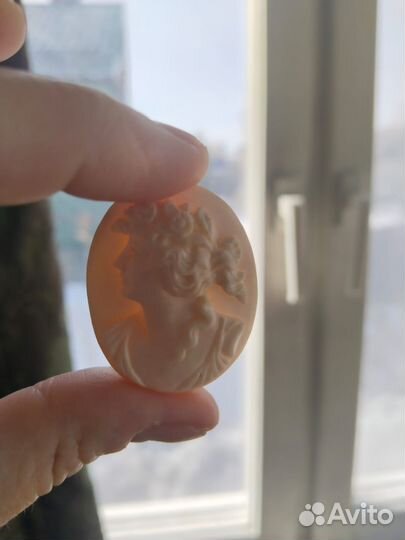 Камея на раковине