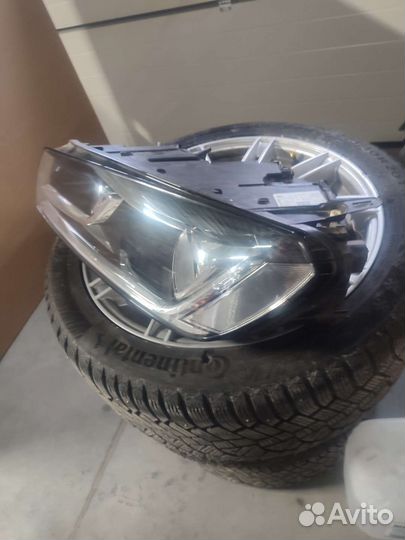 Фара головного света VW Touareg 2 рестайлинг