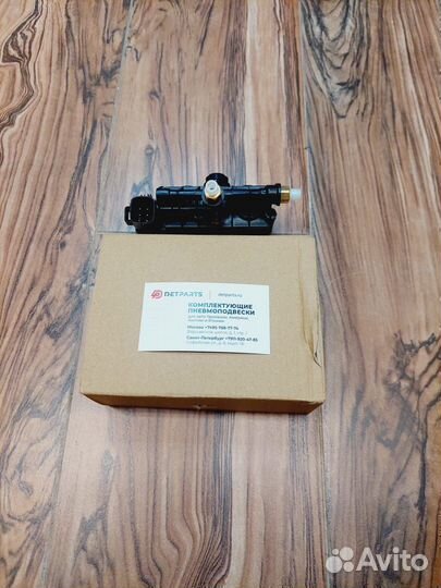 Блок клапанов пневмоподвески LR RR L322 new