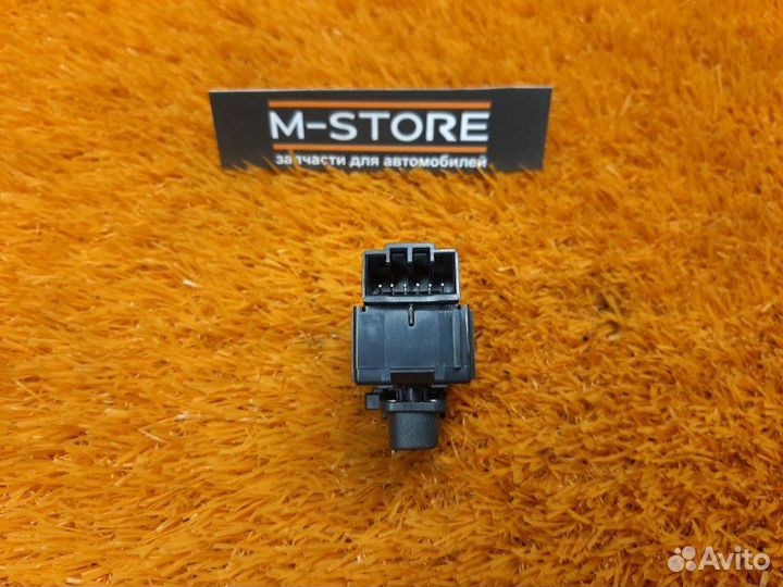 Кнопка центрального замка передняя правая Volvo