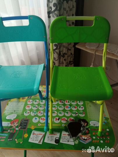 Детский стол и 3 стула Ника